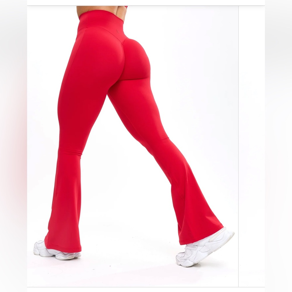 BuffBunny aggressive scrunch flare Leggings lipstick red